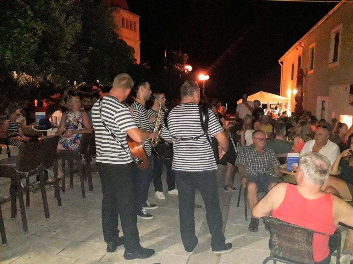 Dandy Διαμέρισμα Povljana Εξωτερικό φωτογραφία
